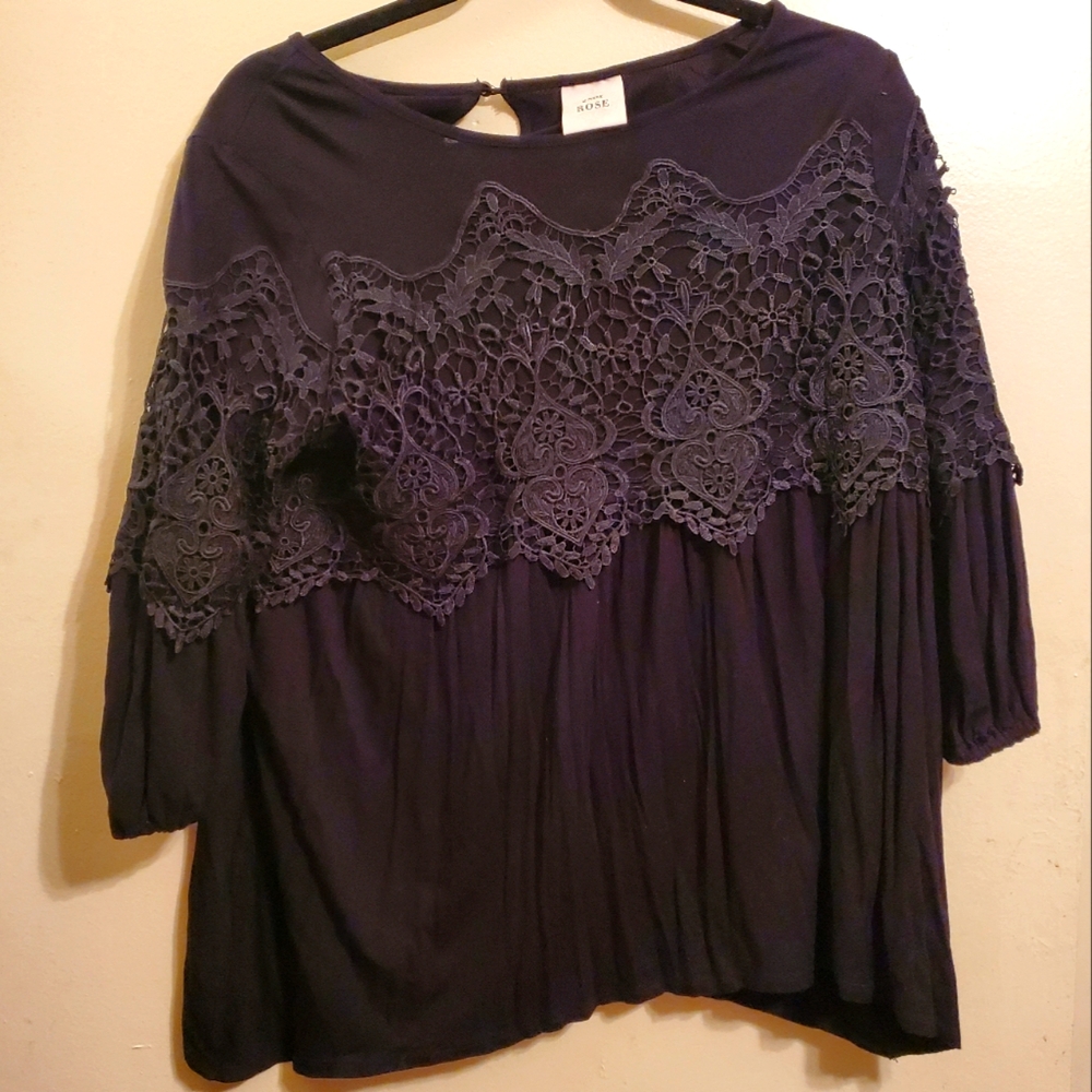 Black Blouse w/ Lace Trem Womens size Medium Brand Knox Rose